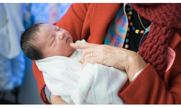 Etykieta zachowania w odwiedzinach u noworodka i rodziców.