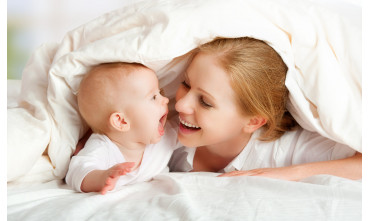 Co kupić na prezent, idąc z pierwszą wizytą do noworodka?